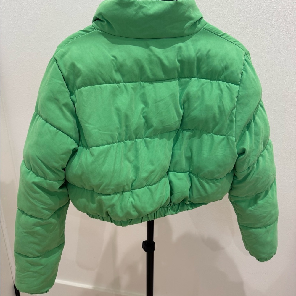 PrettyLittleThing Vibrant Green Puffer Jacket - Picture 2 of 3